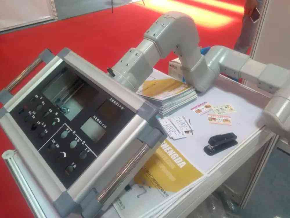 悬臂操作箱